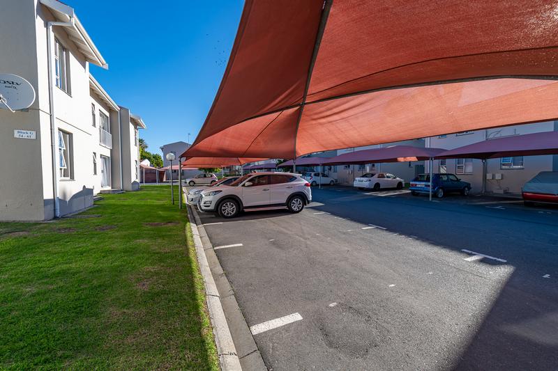 1 Bedroom Property for Sale in Oakglen Western Cape